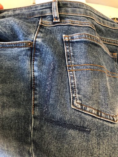 Reparatur Jeans mit Maschinenstopfen