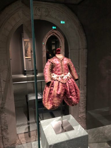 Ausstellung in Rüstkammer (SKD): Kinderkostüm