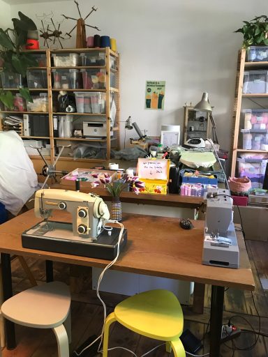 Workshop: Repair Station bei Kleidertausch